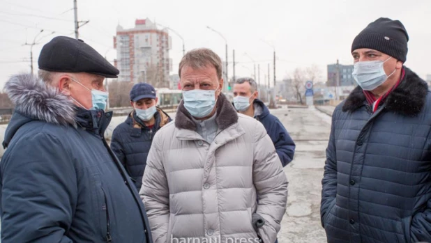 Вячеслав Франк осмотрел мост на Новом рынке.