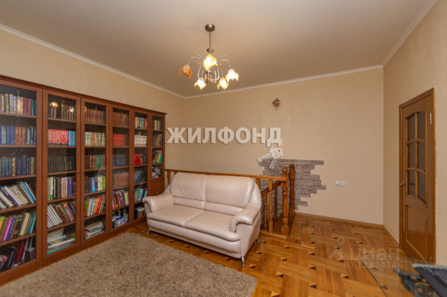 В барнаульской &quot;элитке&quot; на ул. Анатолия, 20  за 16,5 млн рублей продается двухуровневая квартира.