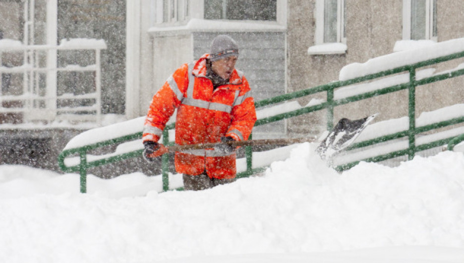 Мэр Барнаула поручил коммунальщикам мобилизоваться перед снегопадом