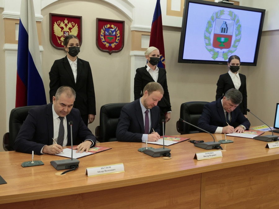 Подписание соглашения о строительстве маслоэкстракционного завода в Благовещенском районе.
