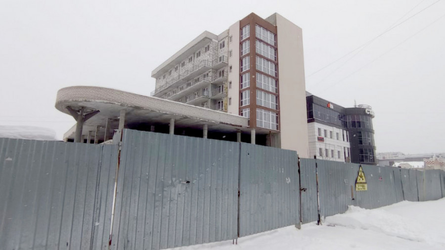 Недостроенный апарт-комплекс &quot;Sky-M&quot; на ул. Шумакова, 21. Ноябрь 2021 года.