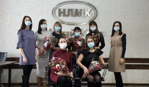 Женсовет Алтай-Кокса отметил многодетных сотрудниц.