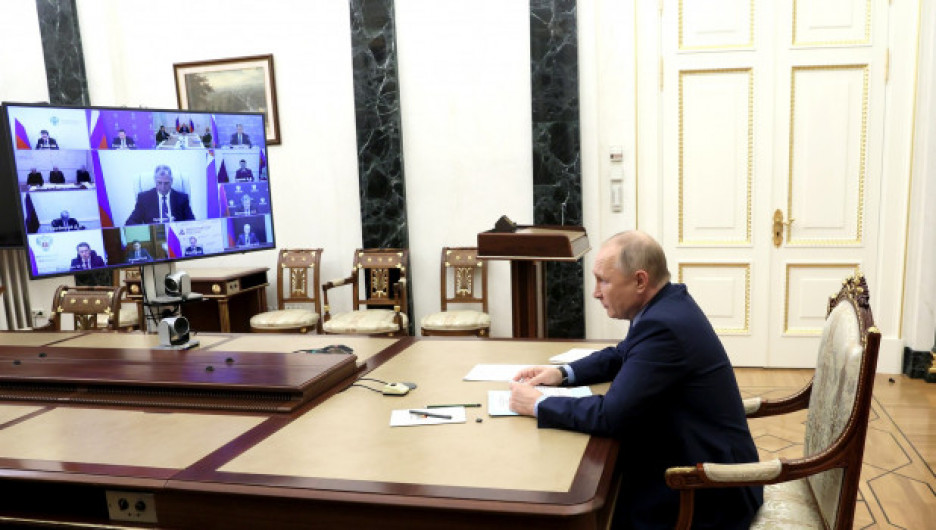 Путин отчитал чиновников за трагедию в Кузбассе 