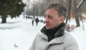 Вячеслав Франк осмотрел реконструкцию парка "Изумрудный" в Барнауле.