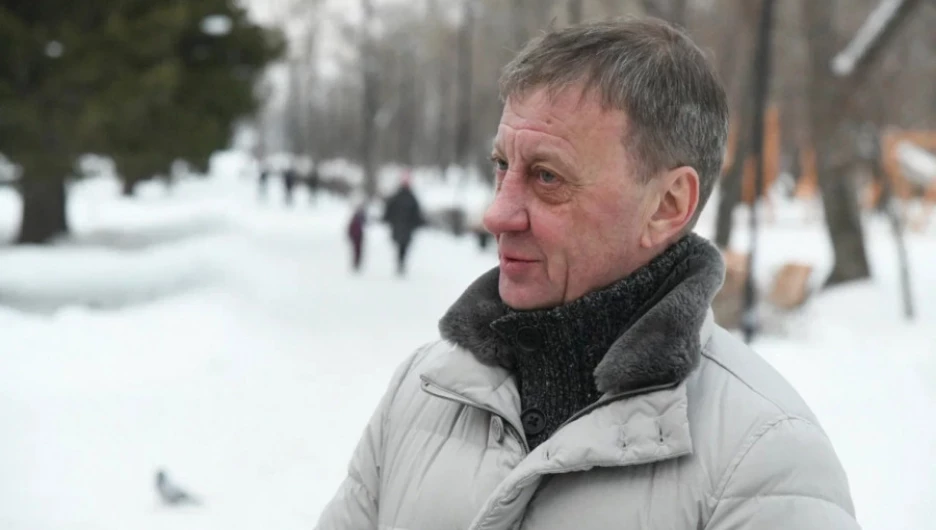 Вячеслав Франк осмотрел реконструкцию парка "Изумрудный" в Барнауле.