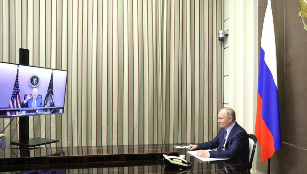 В ходе встречи с президентом США Джозефом Байденом (в режиме видеоконференции).
