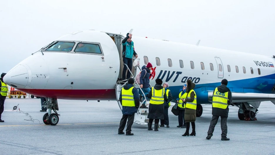 Полет на самолете барнаул. Bombardier crj200 ЮВТ Аэро. Джет 200 самолет ЮВТ Аэро. Самолет ЮВТ Аэро RT 565 Казань Алтай. ЮВТ Аэро парк воздушных судов.