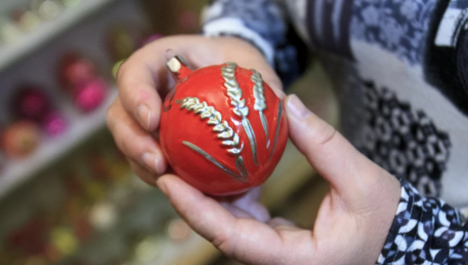 Выставка новогодних украшений в "Клубе-музее коллекционеров". 