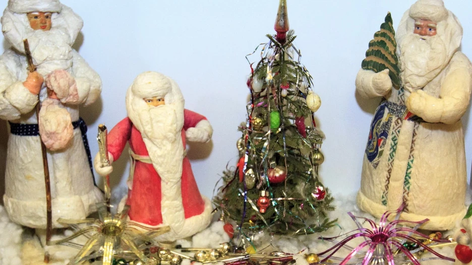 Выставка новогодних украшений в "Клубе-музее коллекционеров". 