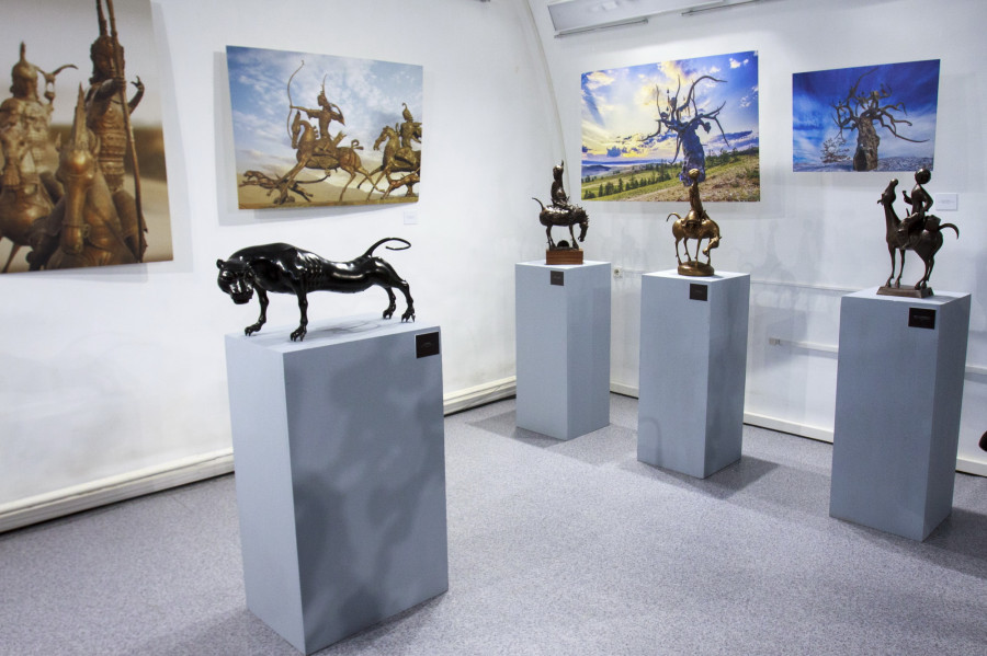 Выставка работ Даши Намдакова в Барнауле