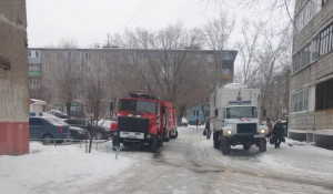 Пожар в многоквартирном доме в Барнауле.