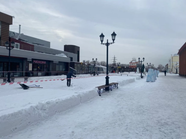 Новогодний городок на улице Мало-Тобольской в 2021 году.