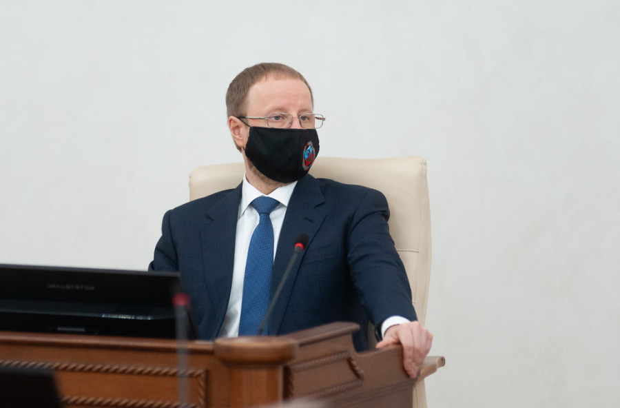 Алтайские законодатели расширили полномочия Счетной палаты, создали три совета, завалили детей подарками и закончили рабочий год