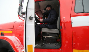 Олег Хорохордин передал новую технику спасателям.