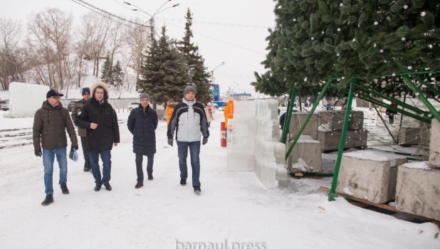 Снежный городок в Барнауле.