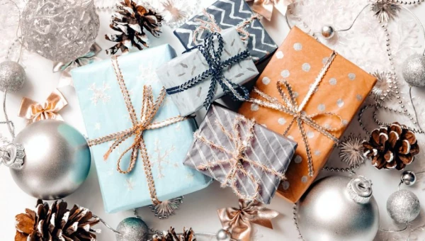 В День подарков поздравления и открытки для всех любителей принимать и делать подарки 26 декабря