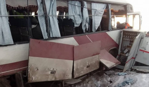 Автобус попал под поезд на переезде в Алтайском крае.
