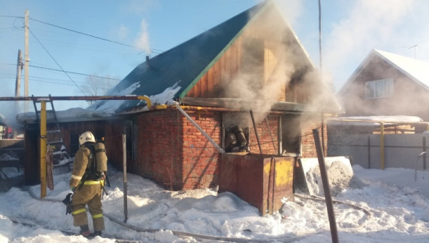 Пожар в Барнауле днем 1 января.