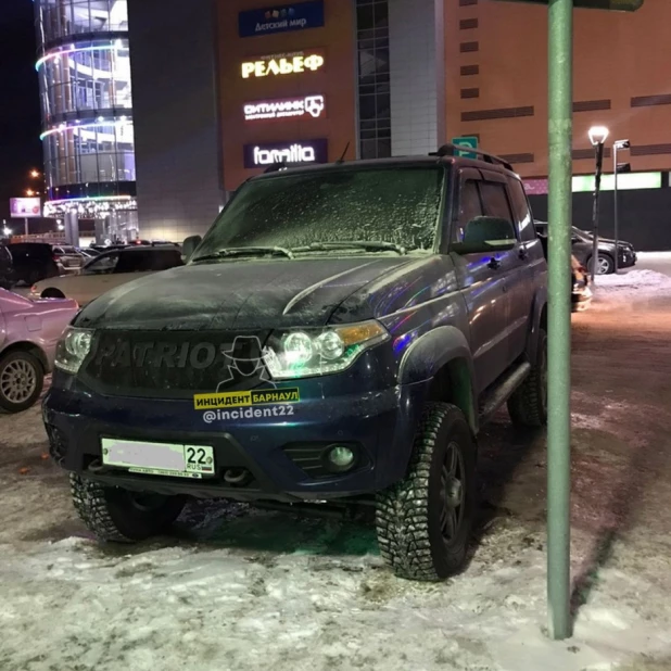  УАЗ Патриот сгорел в Барнауле.