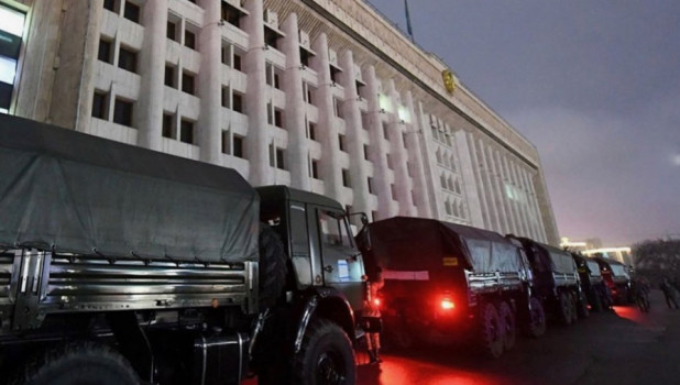 Российские и казахстанские военные взяли под контроль аэропорт в Алма-Аты