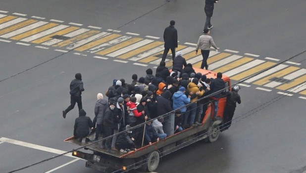 В Казахстане ликвидировали 26 вооруженных протестующих, 3 тысячи человек задержаны