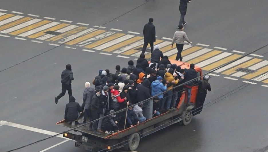 В Алматы после вмешательства военных произошла ожесточенная перестрелка с мятежниками