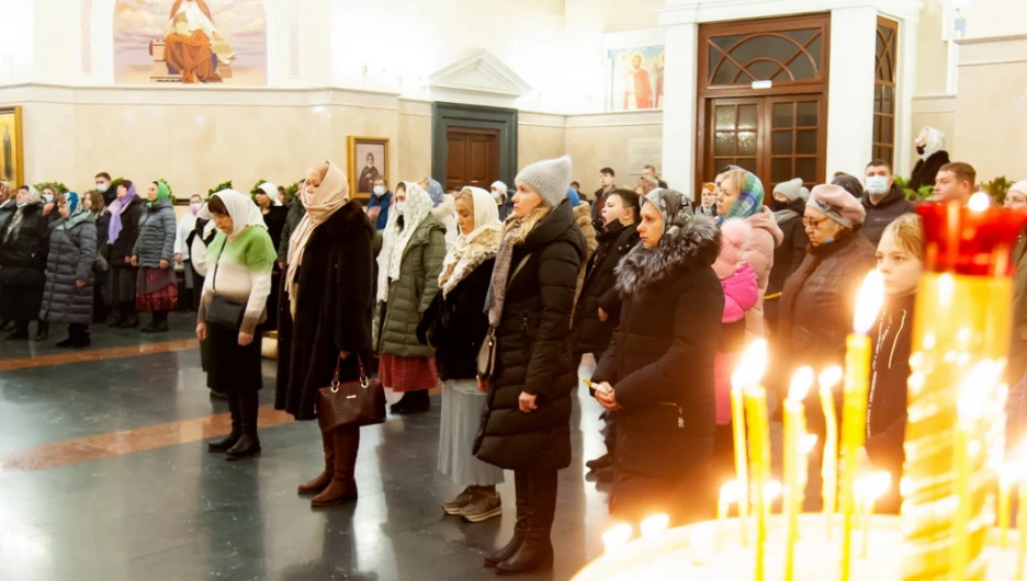 Жители Алтайского края могут посмотреть прямую трансляцию Рождественского богослужения 