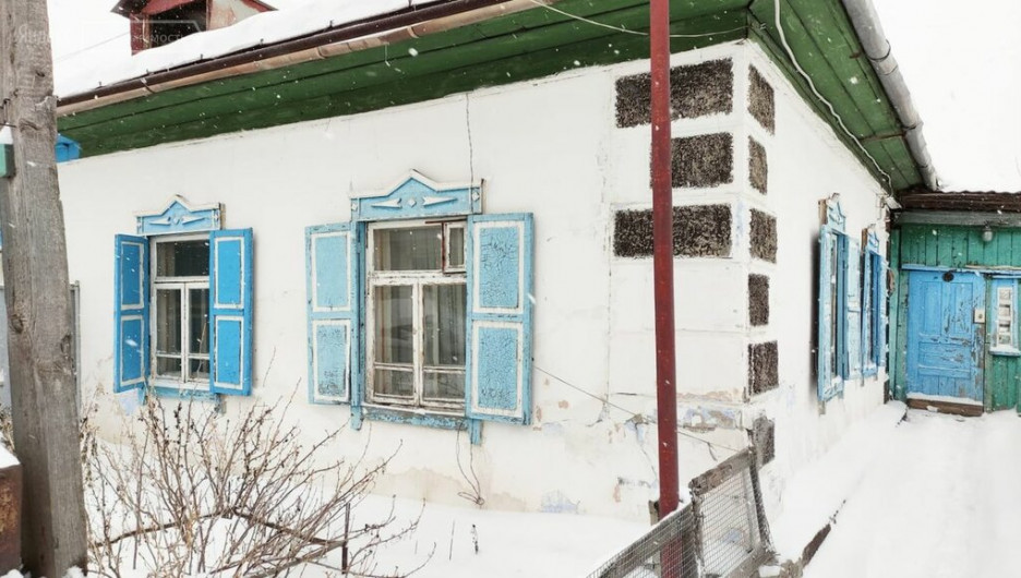 В Барнауле в пер. Колодезном, 53 за 2 млн рублей продается частный дом с рогами и чучелами.