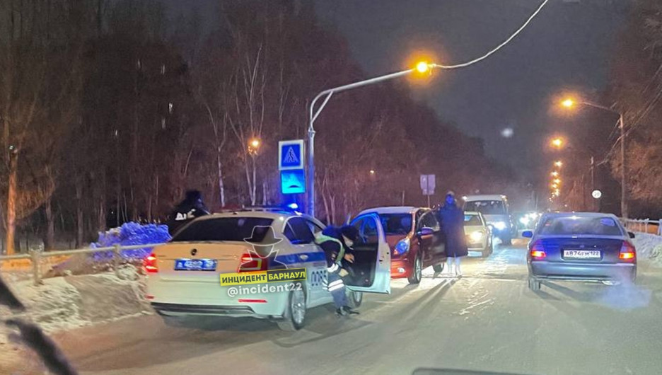 22-летняя девушка пострадала на пешеходном переходе в Барнауле