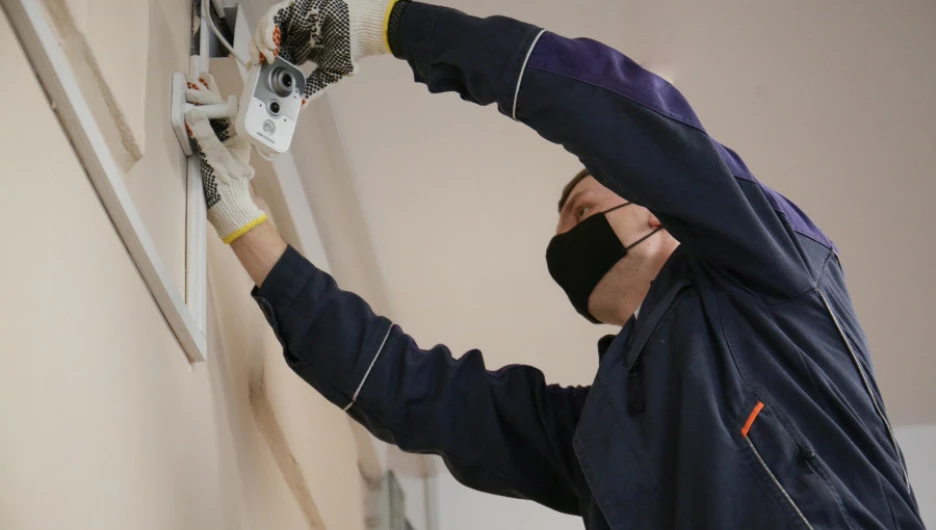 Установка Wi-Fi и видеонаблюдения в школах.