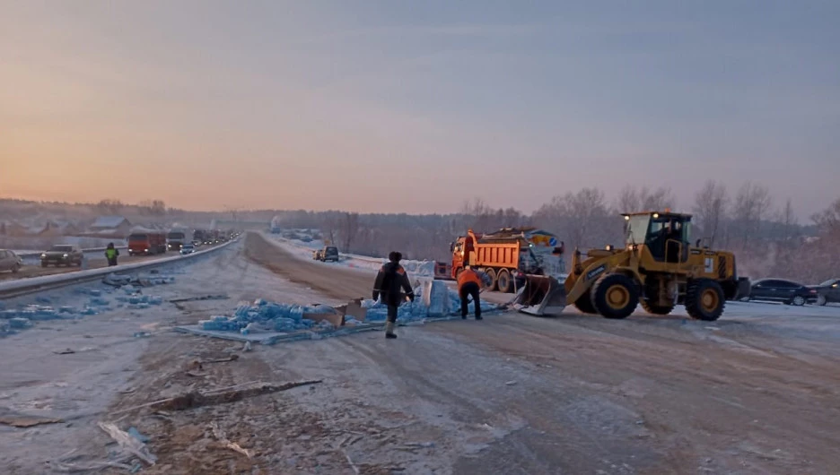 Трасса барнаул новосибирск сегодня. Дороги Новосибирска. Машина дорожной службы. Детские машинки расчищают дороги. Трассе «Новосибирск - Барнаул» у поселка Белоярск.