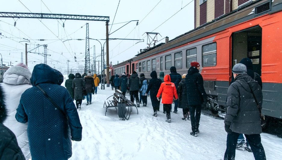 После схода двух вагонов с железной дороги в Алтайском крае восстановили движение