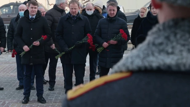 В Барнауле почтили память защитников Сталинграда.