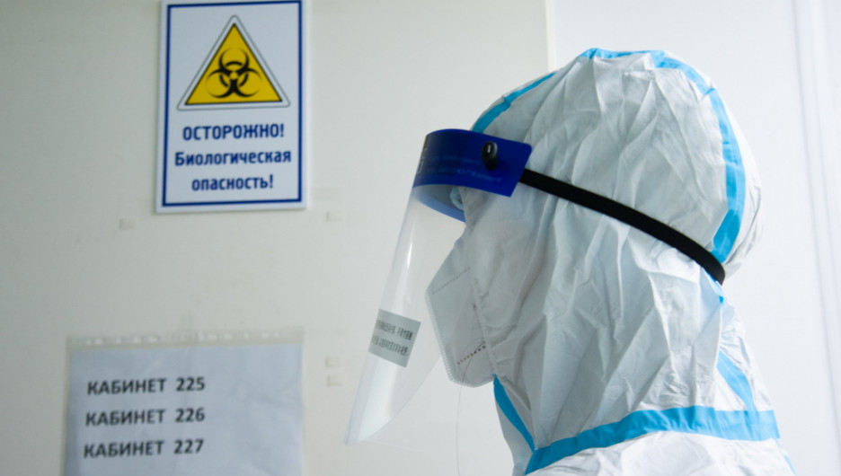 Молодой врач из Барнаула получил условный срок за поддельные записи о вакцинации