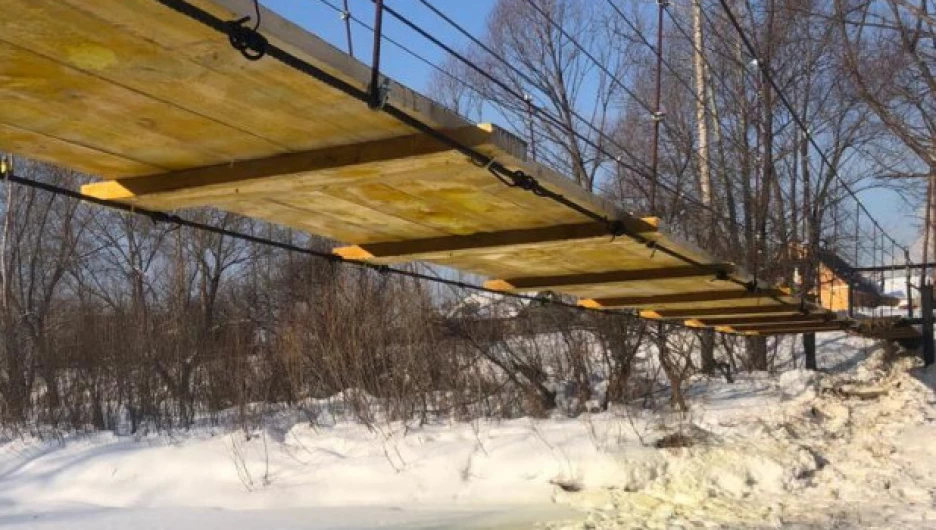 Три мостика обезопасили для пешеходов Барнаула