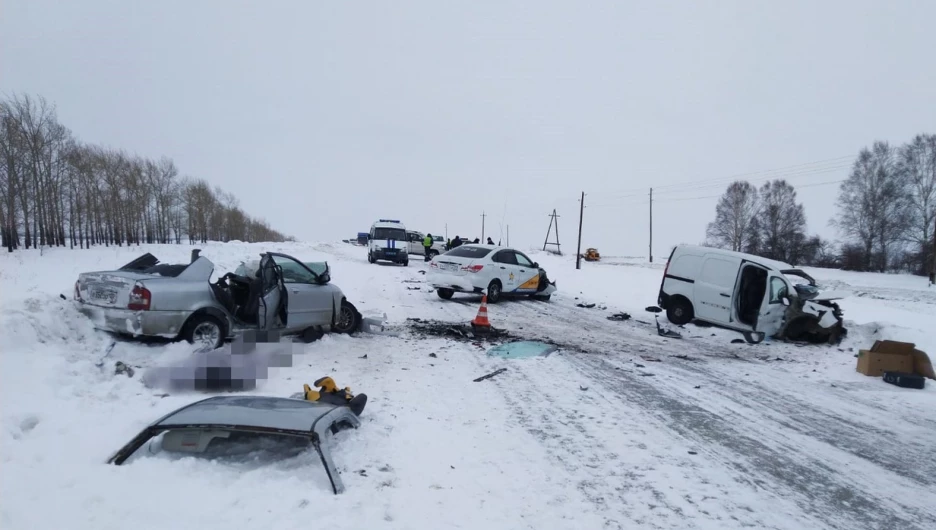 Полицейский погиб в ДТП на Алтае.