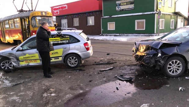 ДТП в Барнауле на пересечении улиц Челюскинцев и Чкалова.