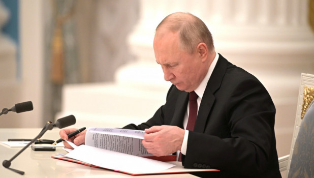 По 7,4 млн рублей пообещал Путин семьям погибших на Украине военных