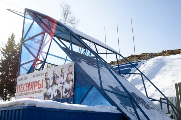 Демонтаж довоенных баков для воды на пл. Сахарова в Барнауле. 1 марта 2022 года