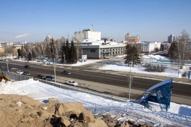 Демонтаж довоенных баков для воды на пл. Сахарова в Барнауле. 1 марта 2022 года