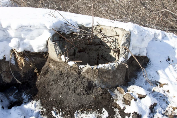 Демонтаж довоенных баков для воды на пл. Сахарова в Барнауле. 1 марта 2022 года