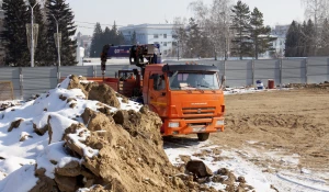 Демонтаж довоенных баков для воды на пл. Сахарова в Барнауле. 1 марта 2022 года