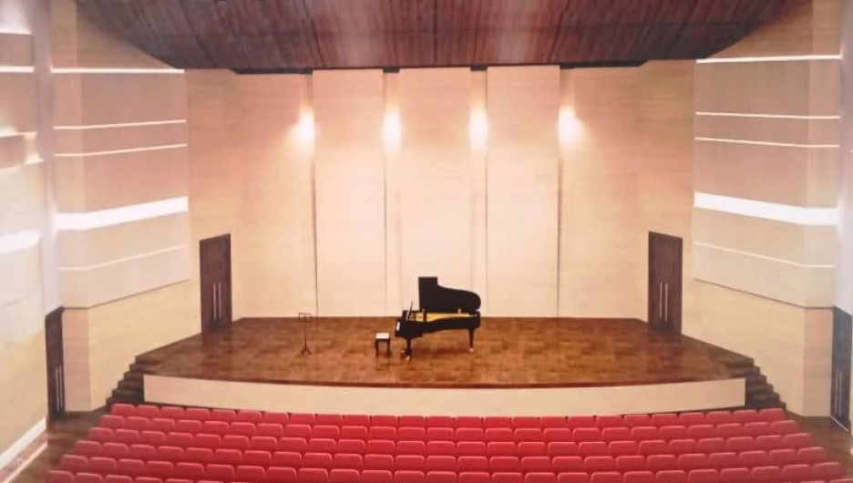 В концертном зале Алтайского музыкального колледжа начали монтировать каркас новой сцены