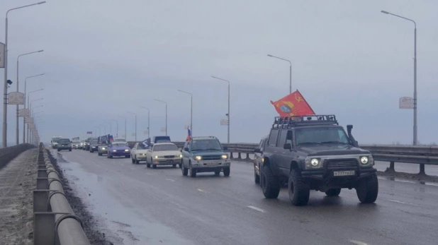 В Барнауле прошел автопробег в поддержку российской армии на Украине.