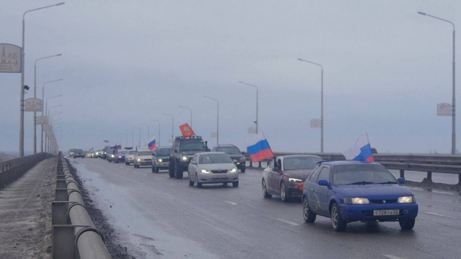 В Барнауле прошел автопробег в поддержку российской армии на Украине.