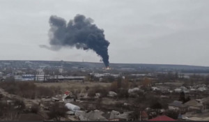 Пожар на нефтебазе в Луганске.