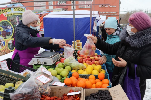 Продуктовая ярмарка в Барнауле. 2022 год.