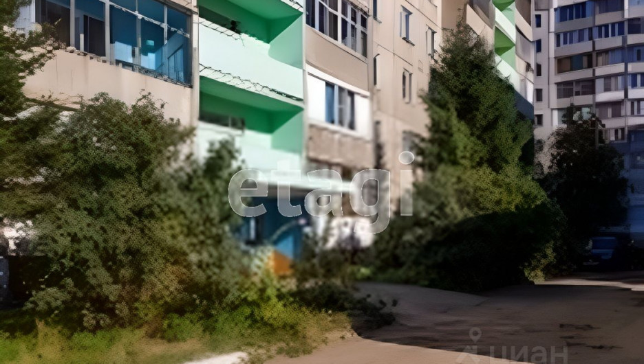 Квартира-студия на ул. Юрина, 309, которая продается за 10 млн рублей.