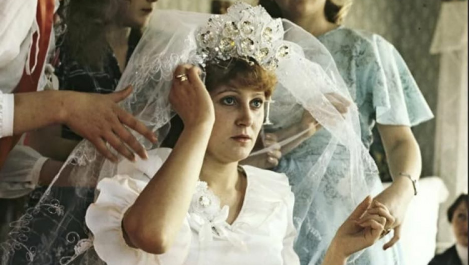 Барнаульцев просят принести в музей советские свадебные фотографии, платья и костюмы