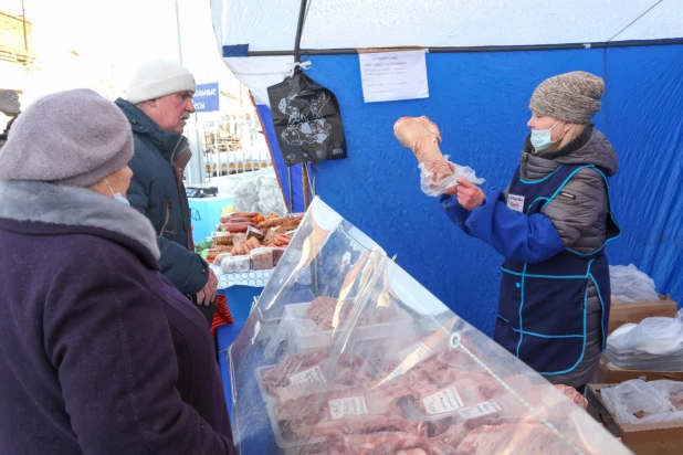 Вячеслав Франк посетил продуктовую ярмарку в Барнауле.